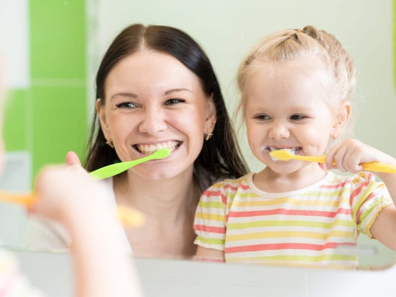 أسئلة شائعة أفضل معجون أسنان للأطفال بعمر سنتين
