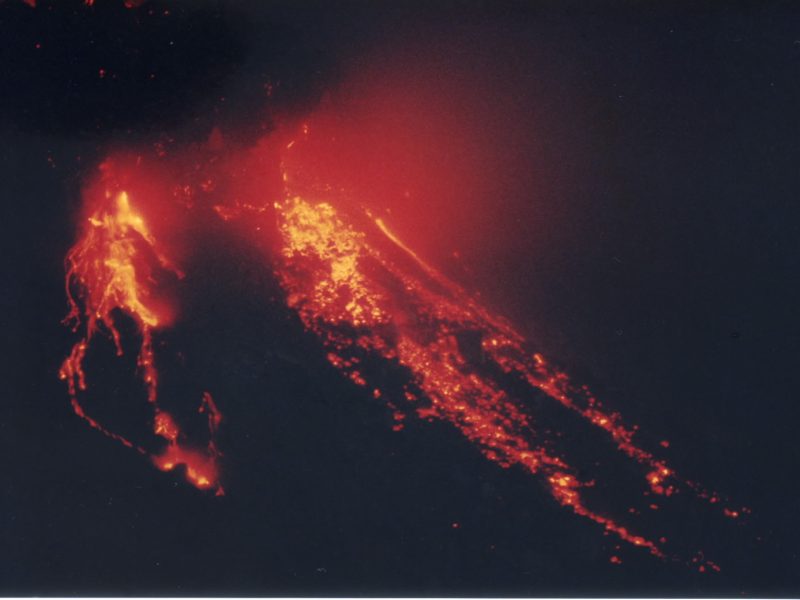 كيف يحدث البركان بالتفصيل